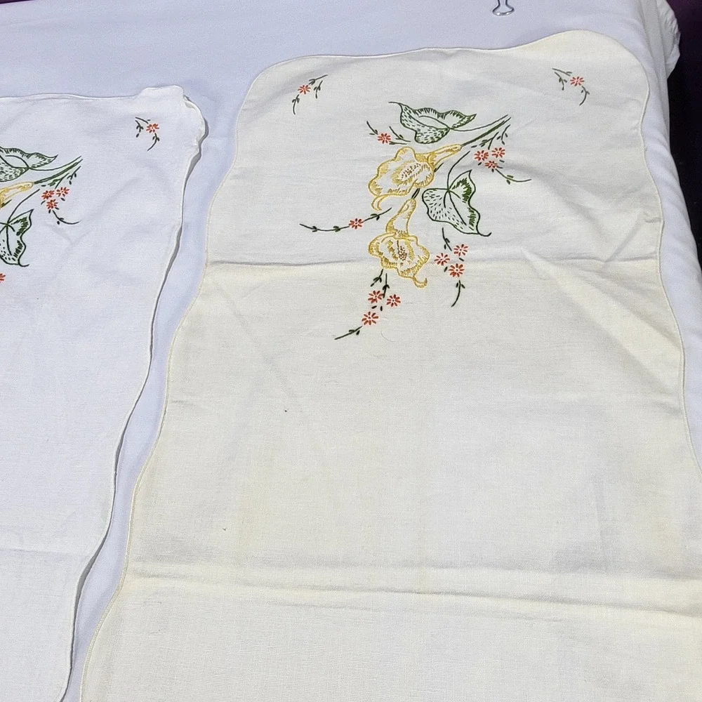 Vintage Hand Embroidered Table Runner Set 3pc Floral Calla Lily Carnation 36in